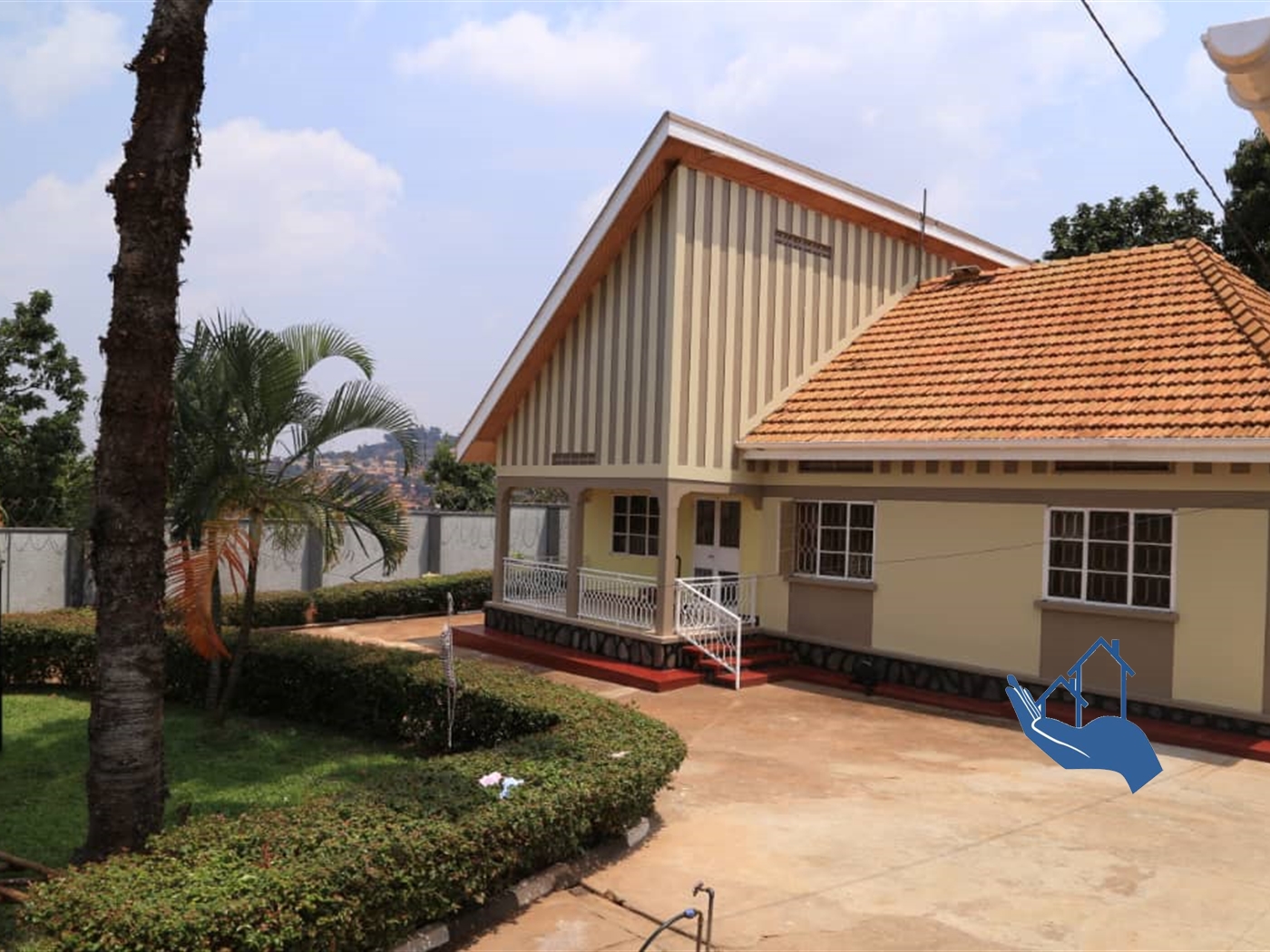 Bungalow for sale in Makindye Kampala