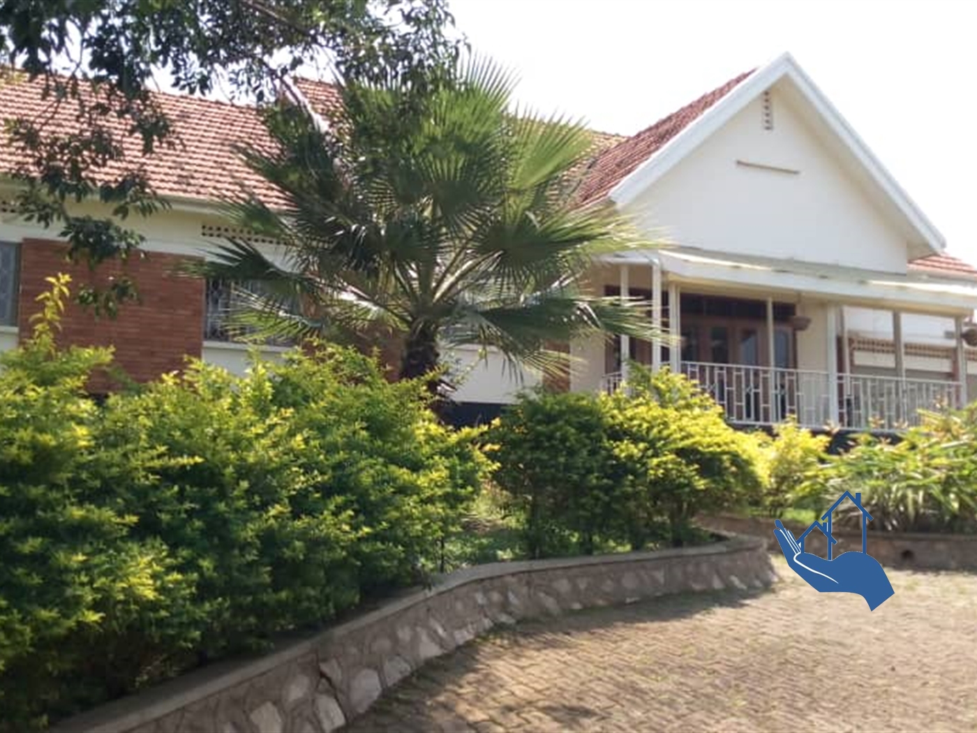 Bungalow for rent in Kansanga Kampala