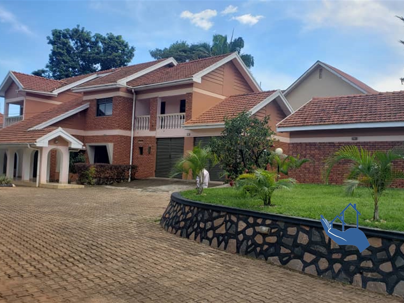 Storeyed house for rent in Muyenga Kampala