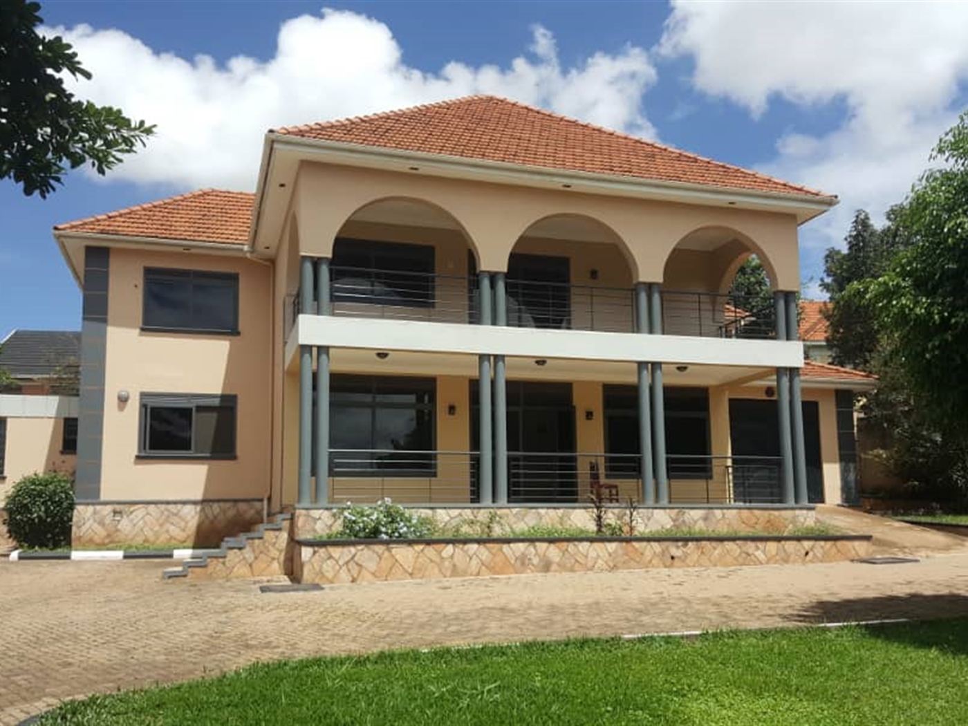 Mansion for rent in Muyenga Kampala