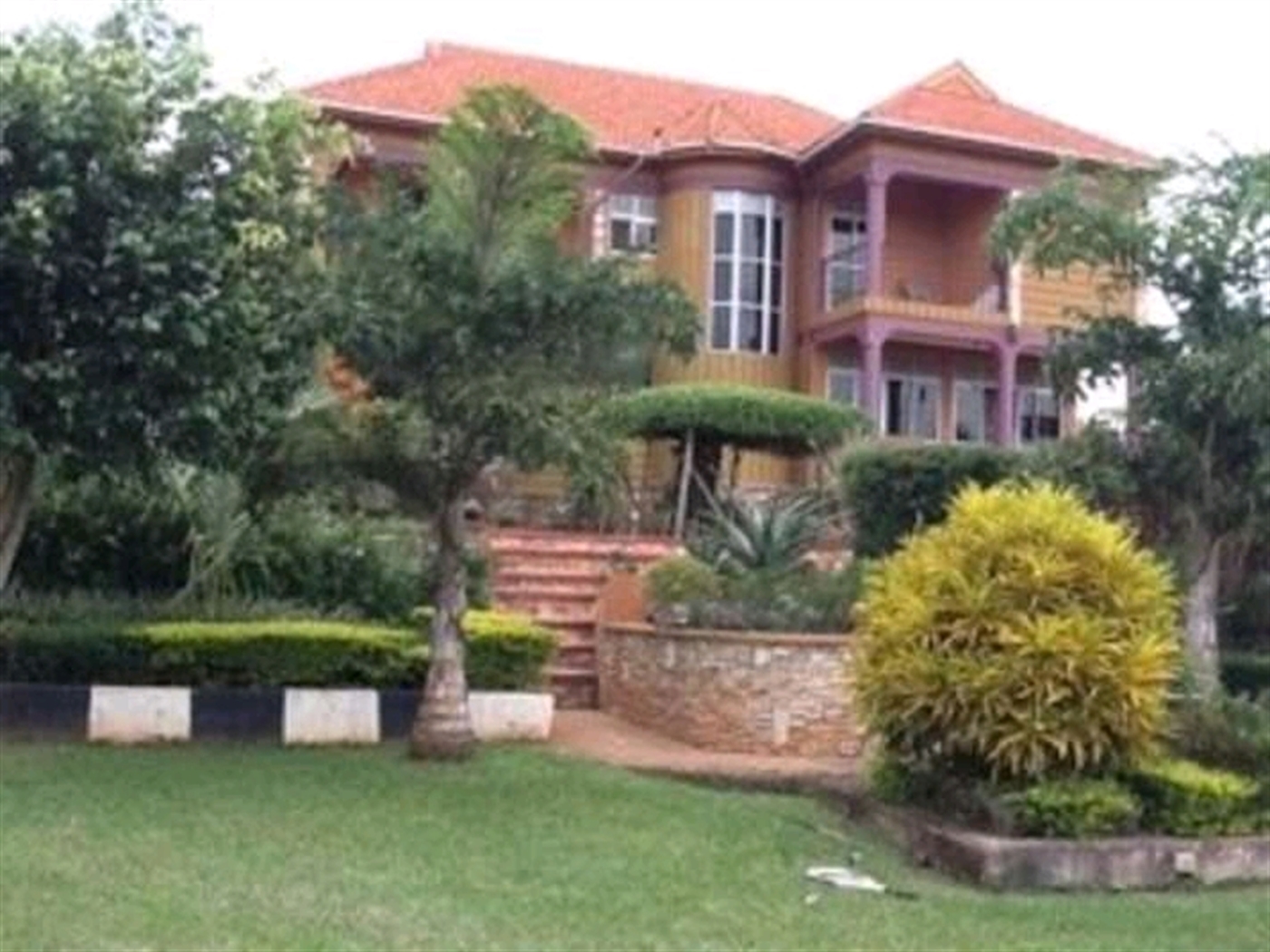 Mansion for sale in Kitende Wakiso