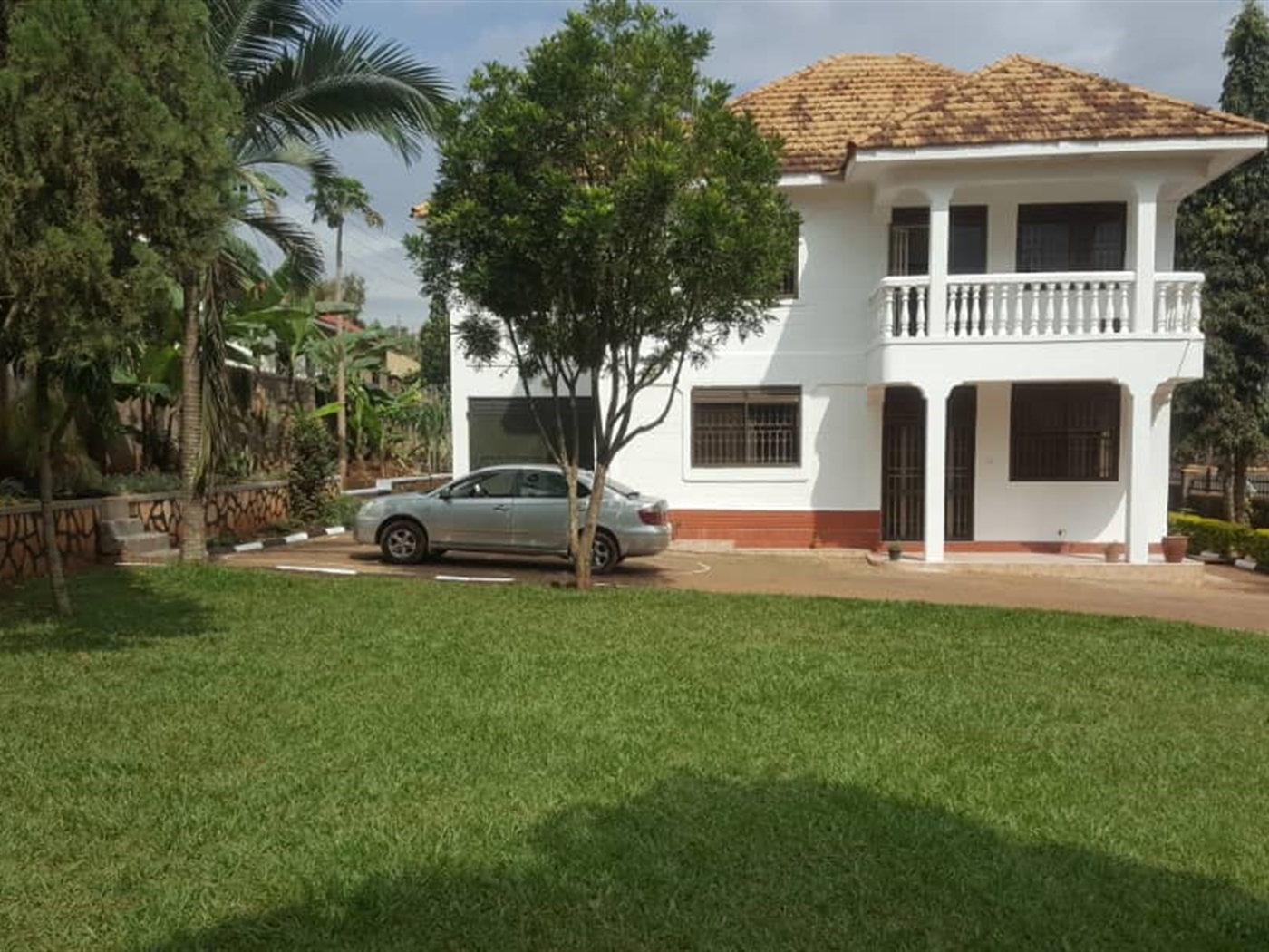 Mansion for rent in Muyenga Kampala