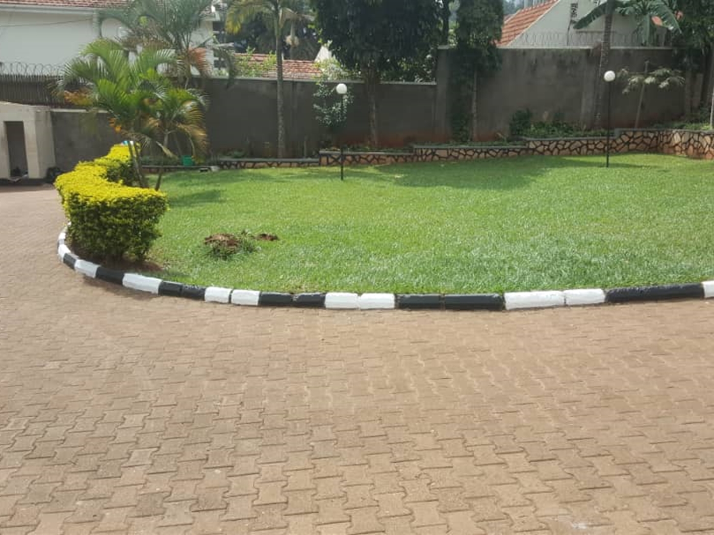 Mansion for rent in Muyenga Kampala