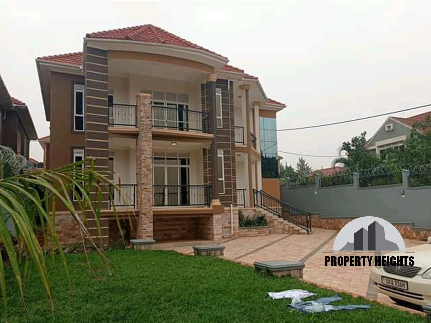 Mansion for sale in Kira Wakiso