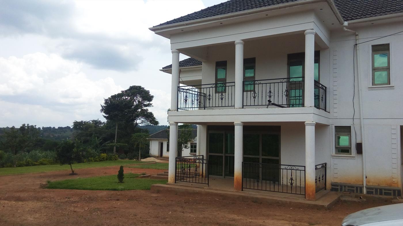 Mansion for sale in Gayaza Wakiso