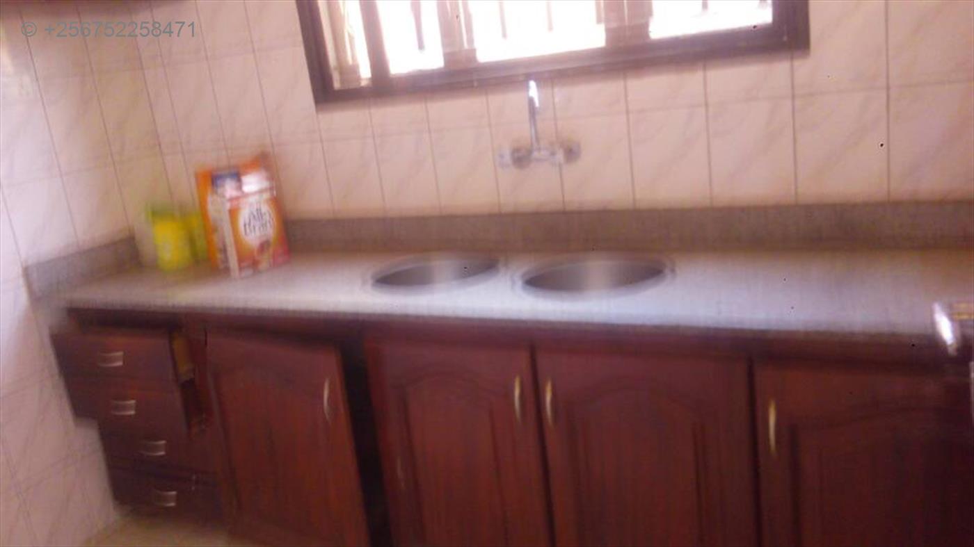 Duplex for rent in Kiwaatule Kampala