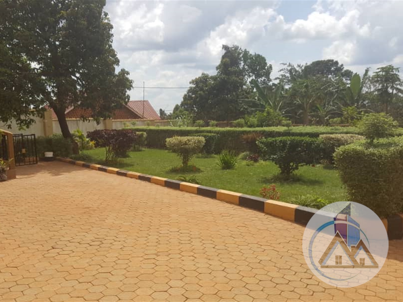 Mansion for rent in Seeta Mukono