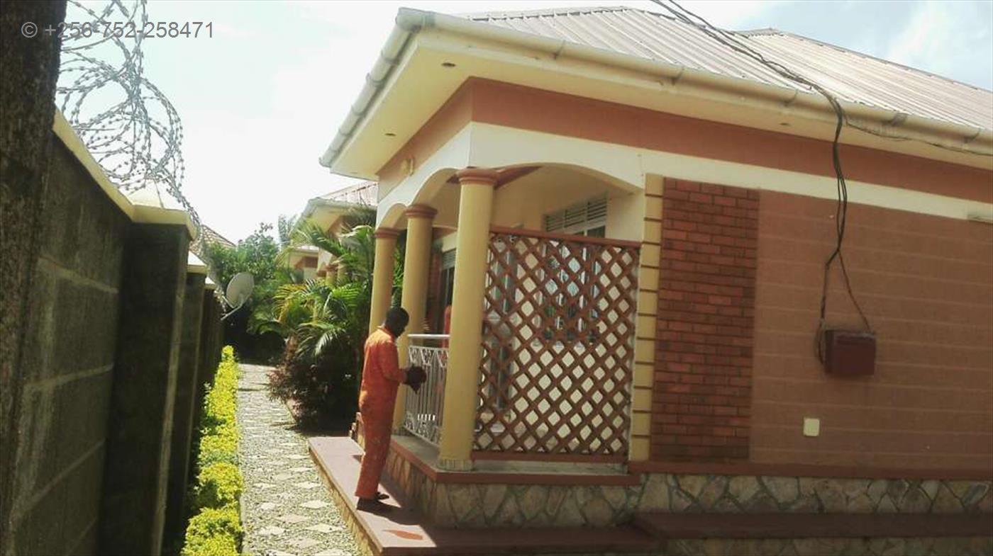 Semi Detached for rent in Bweyogerere Wakiso