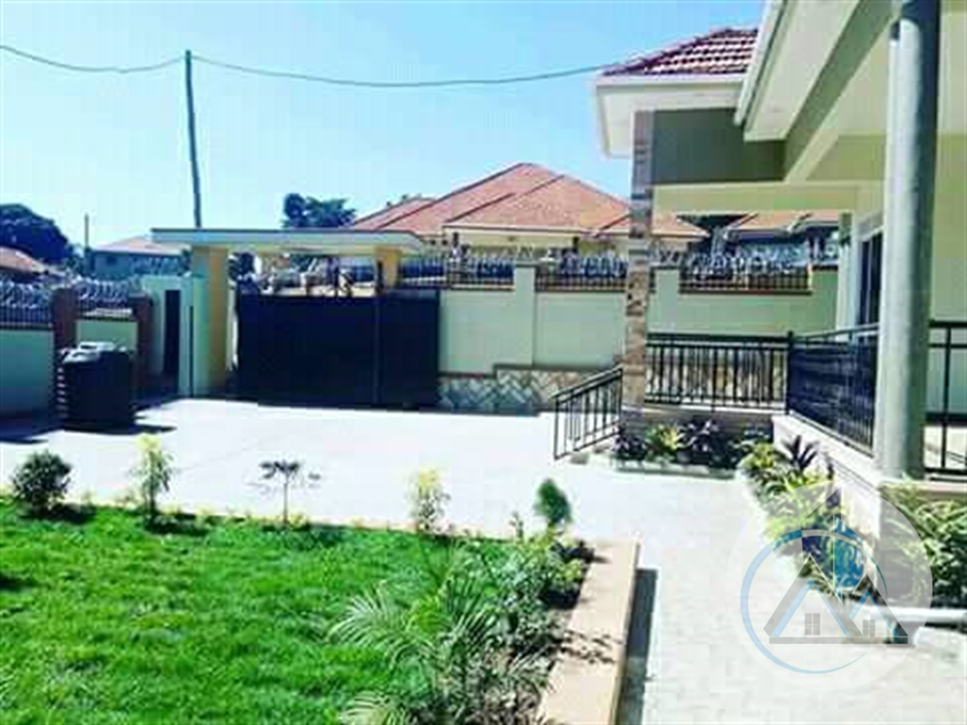 Mansion for sale in Kira Wakiso