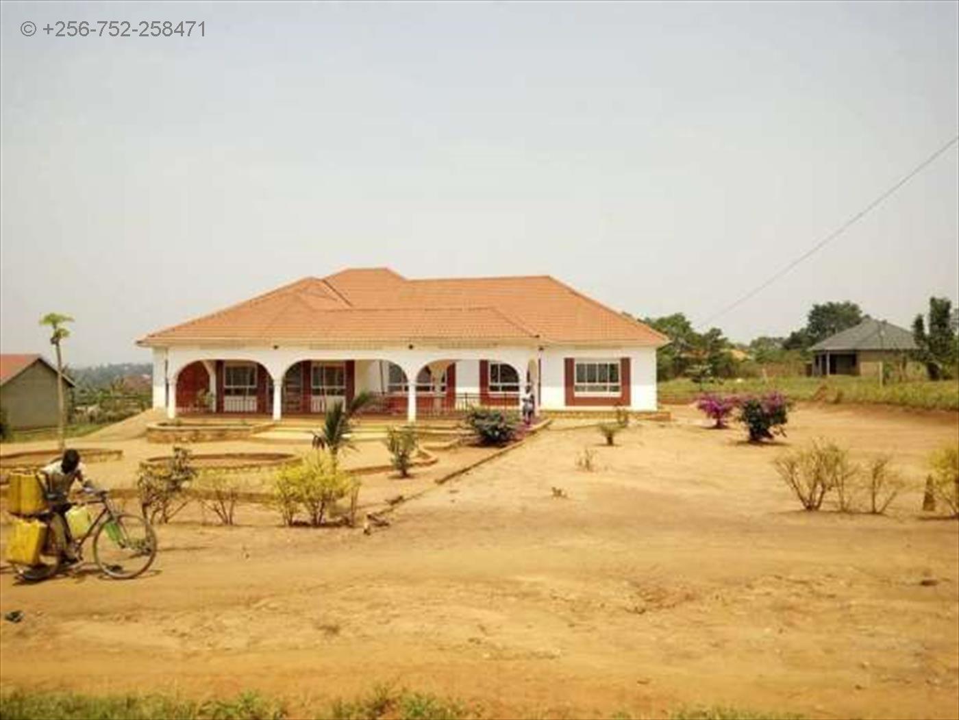 Mansion for sale in Gayaza Wakiso