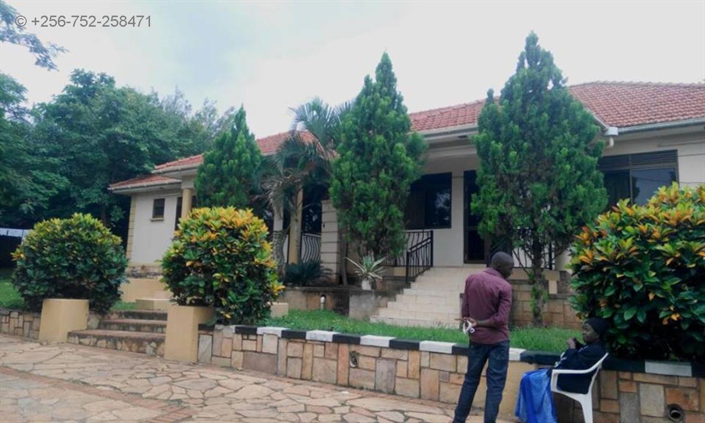 Semi Detached for rent in Muyenga Kampala