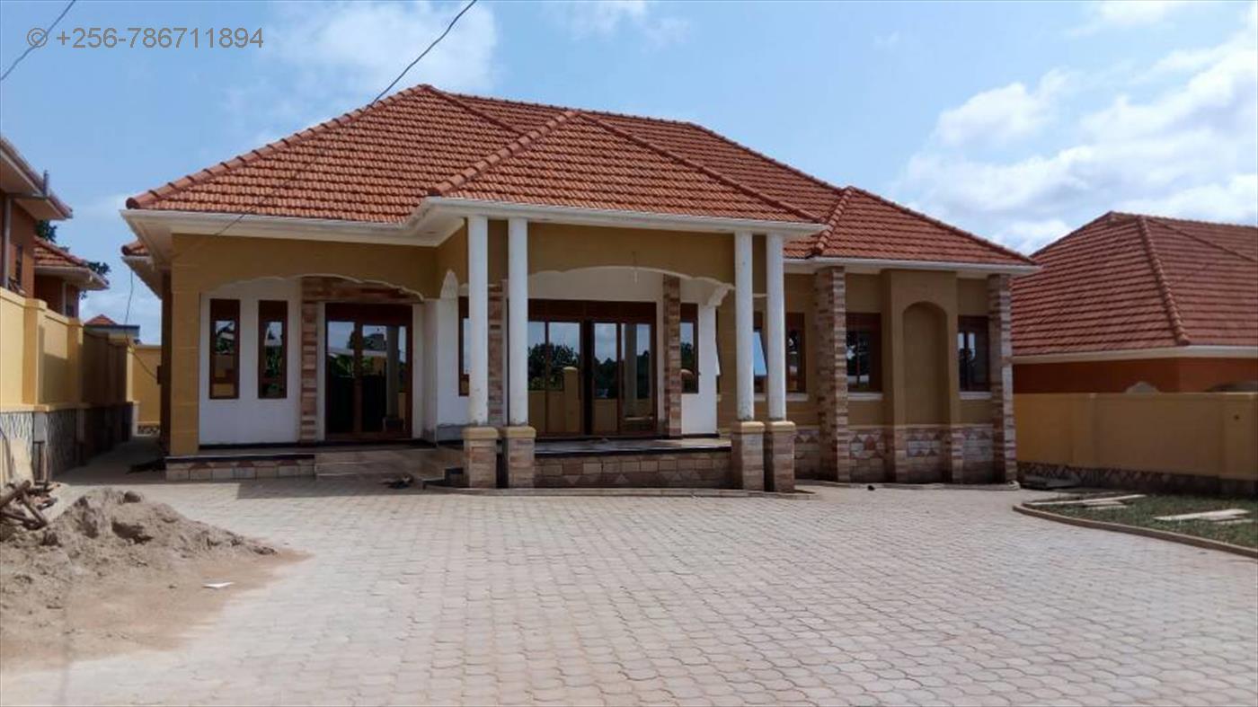 Mansion for sale in Kira Wakiso