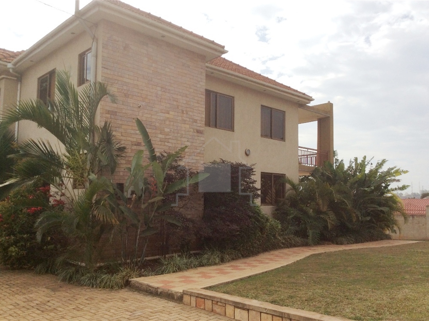 Villa for sale in Kulambilo Wakiso