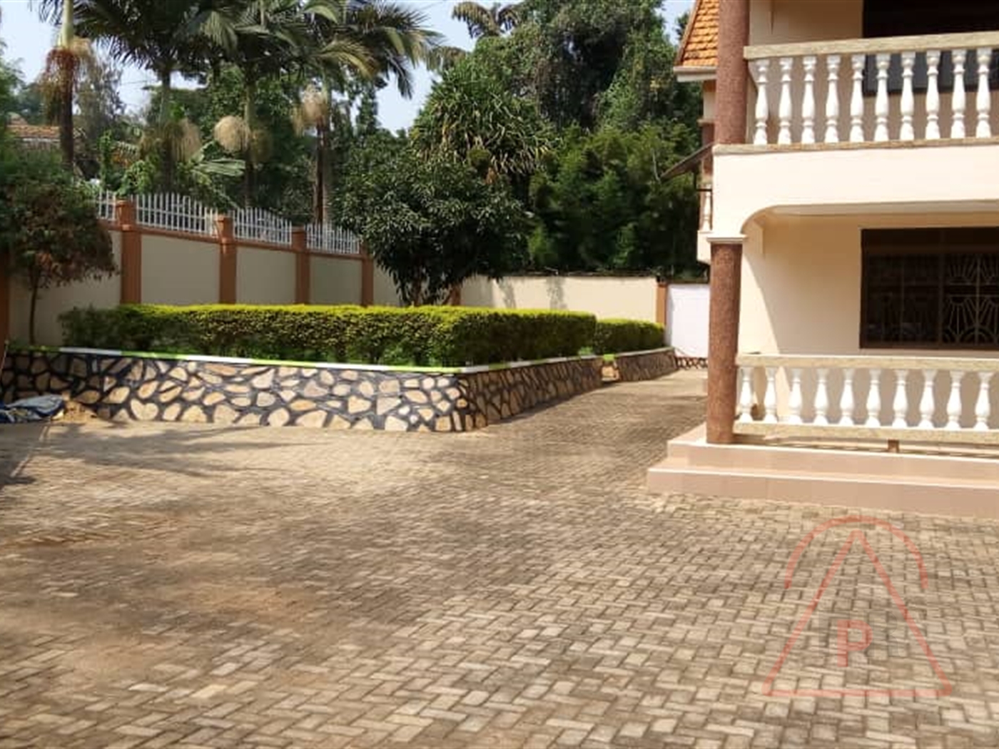 Mansion for rent in Bugoloobi Kampala