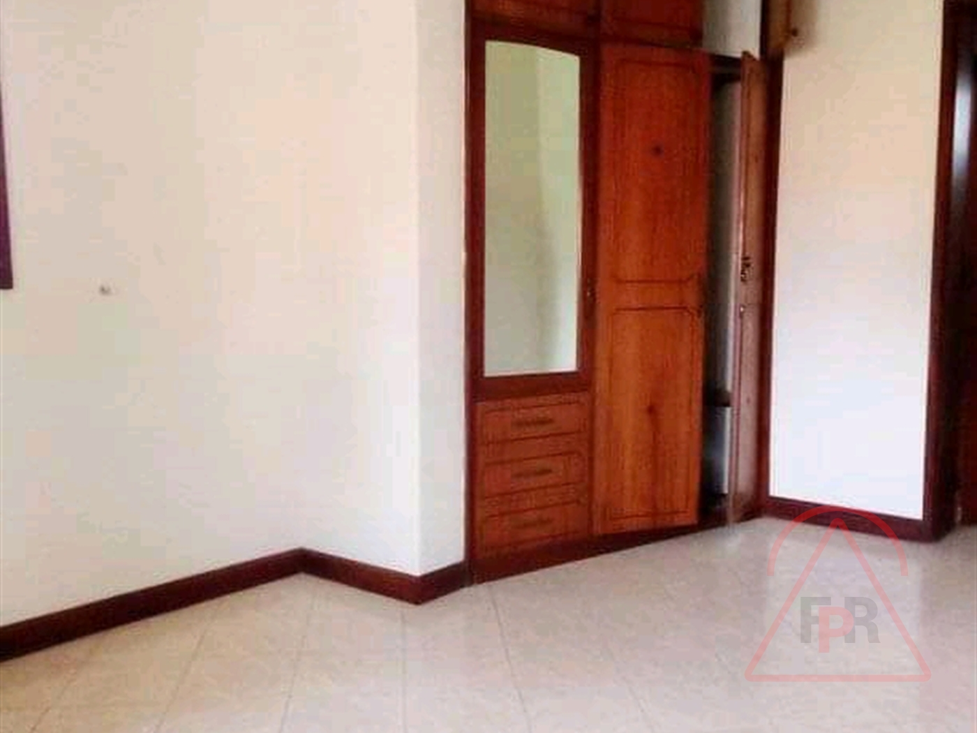 Bungalow for sale in Bugoloobi Kampala