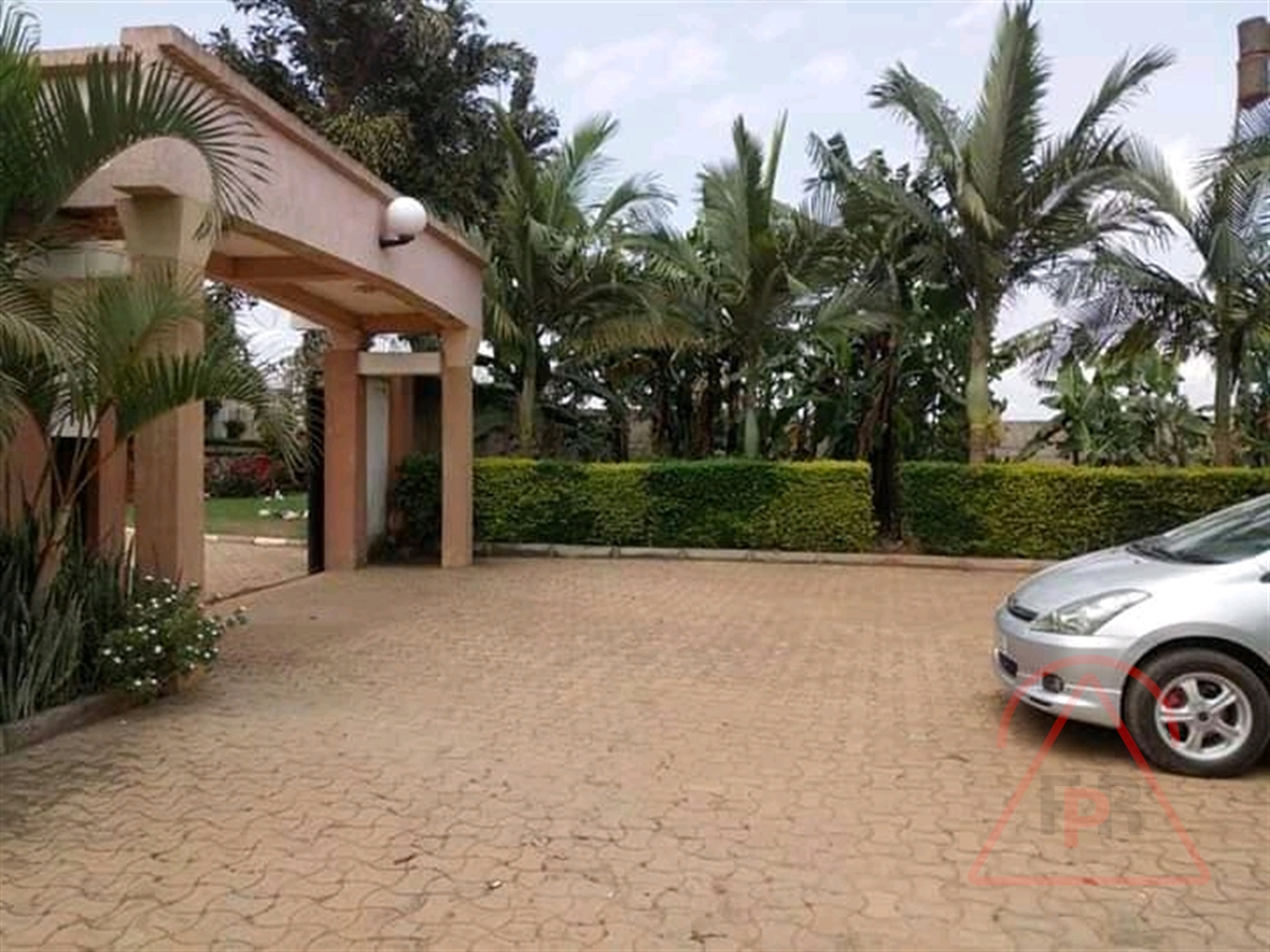 Mansion for sale in Munyonyo Kampala