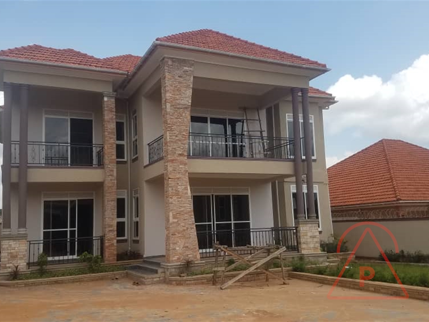 Mansion for sale in Kira Wakiso