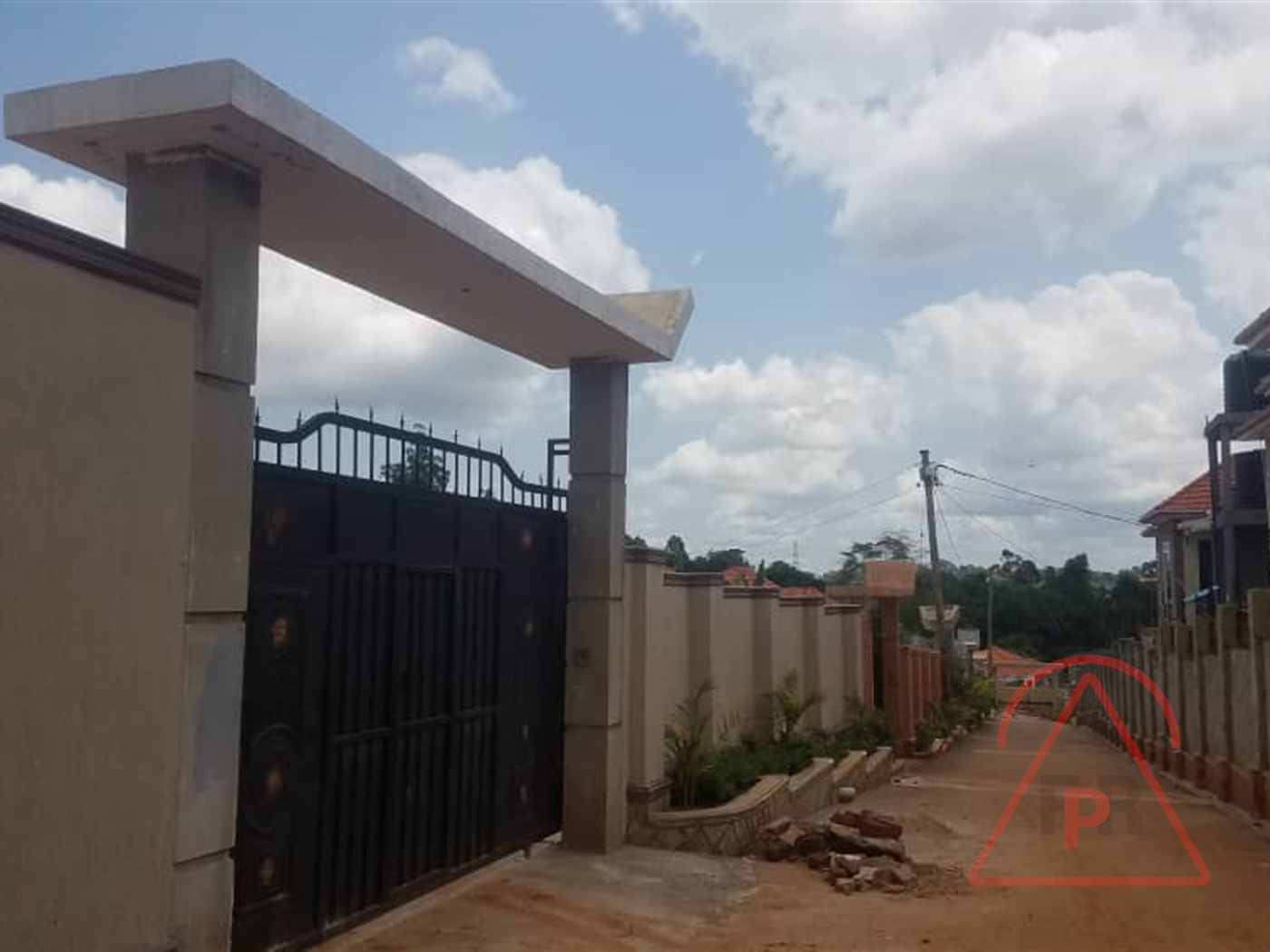 Mansion for sale in Kira Wakiso