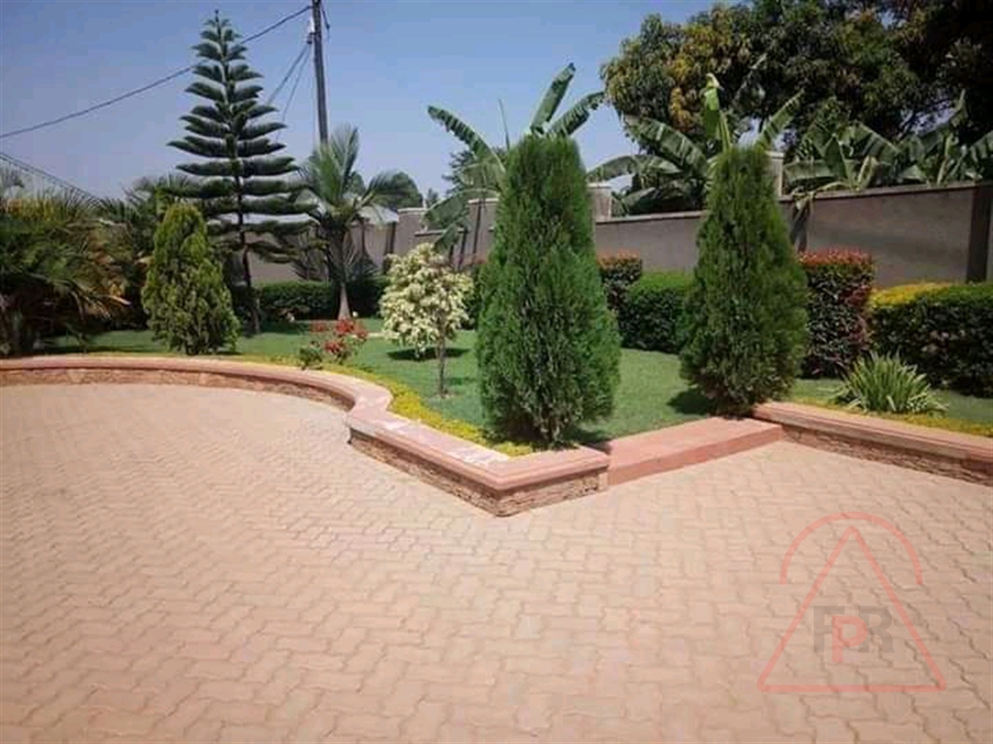 Mansion for sale in Kira Wakiso