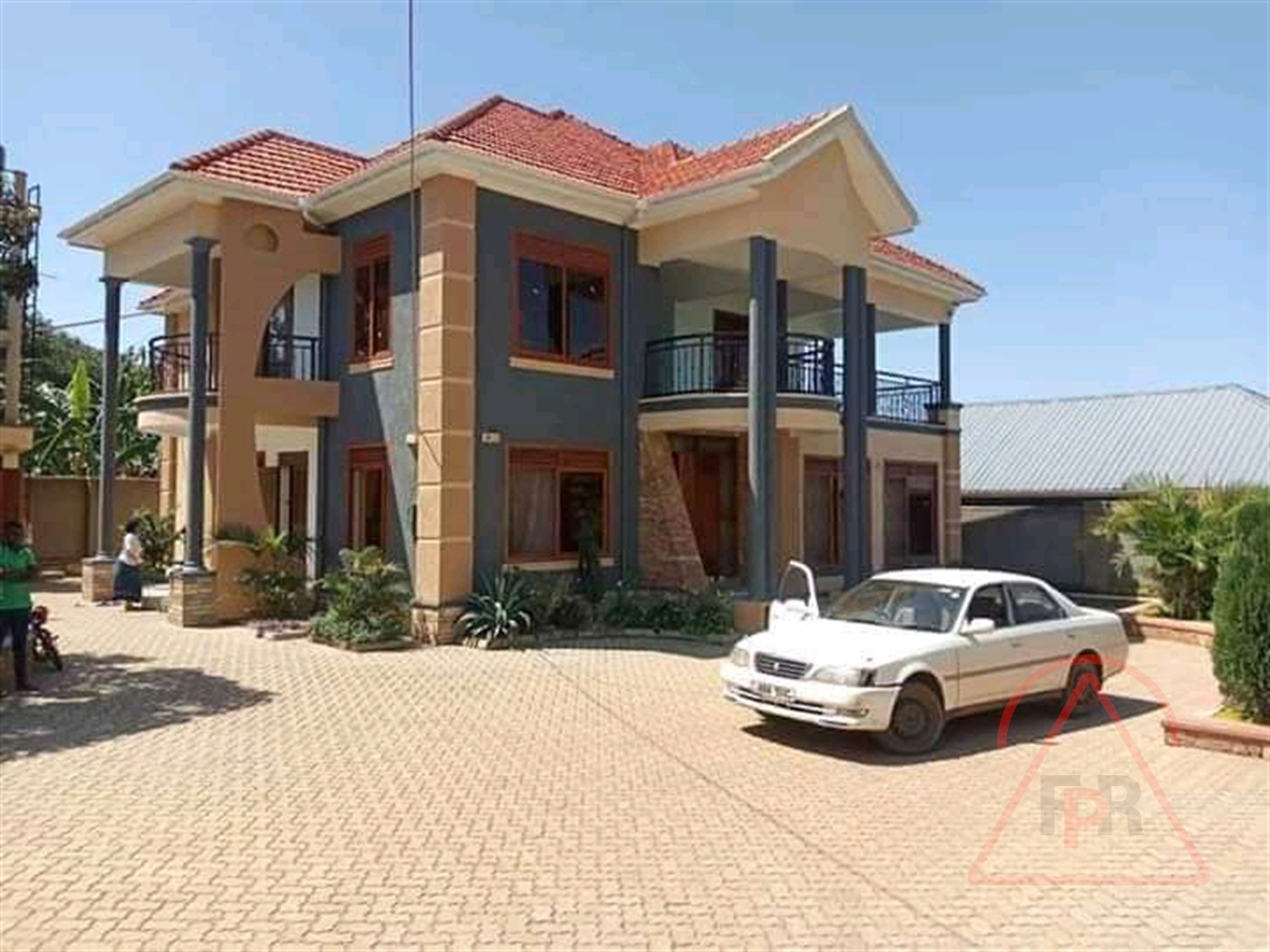 Mansion for sale in Kira Wakiso