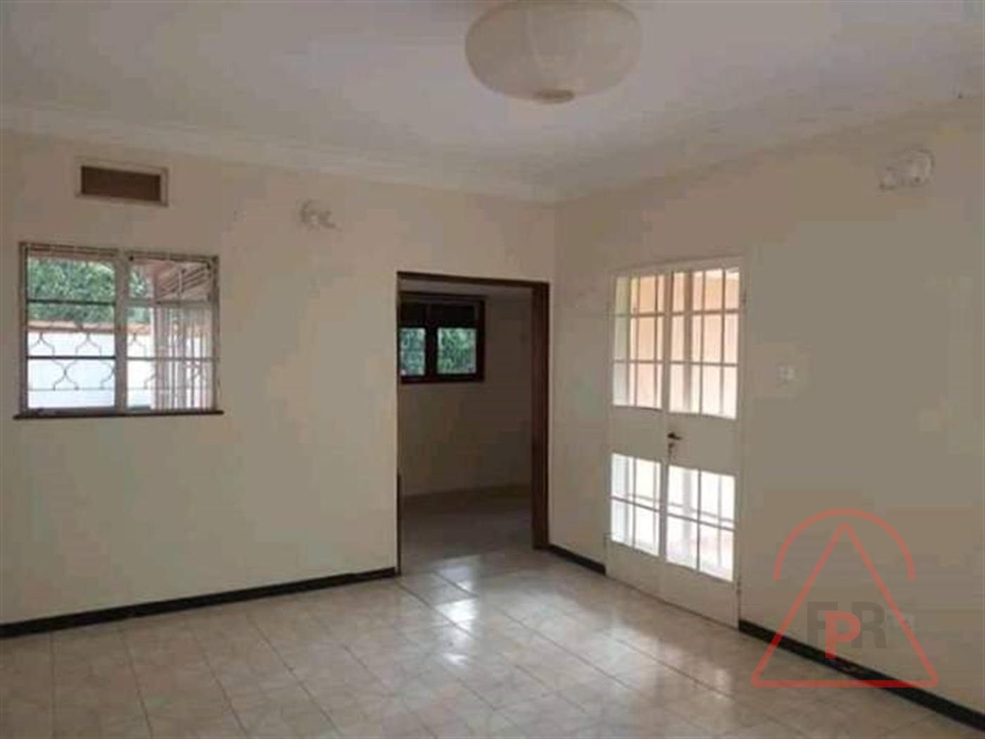 Bungalow for rent in Bugoloobi Kampala