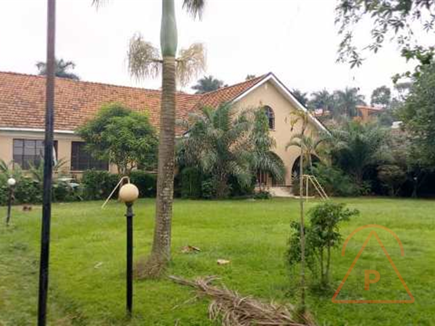 Bungalow for rent in Bugoloobi Kampala