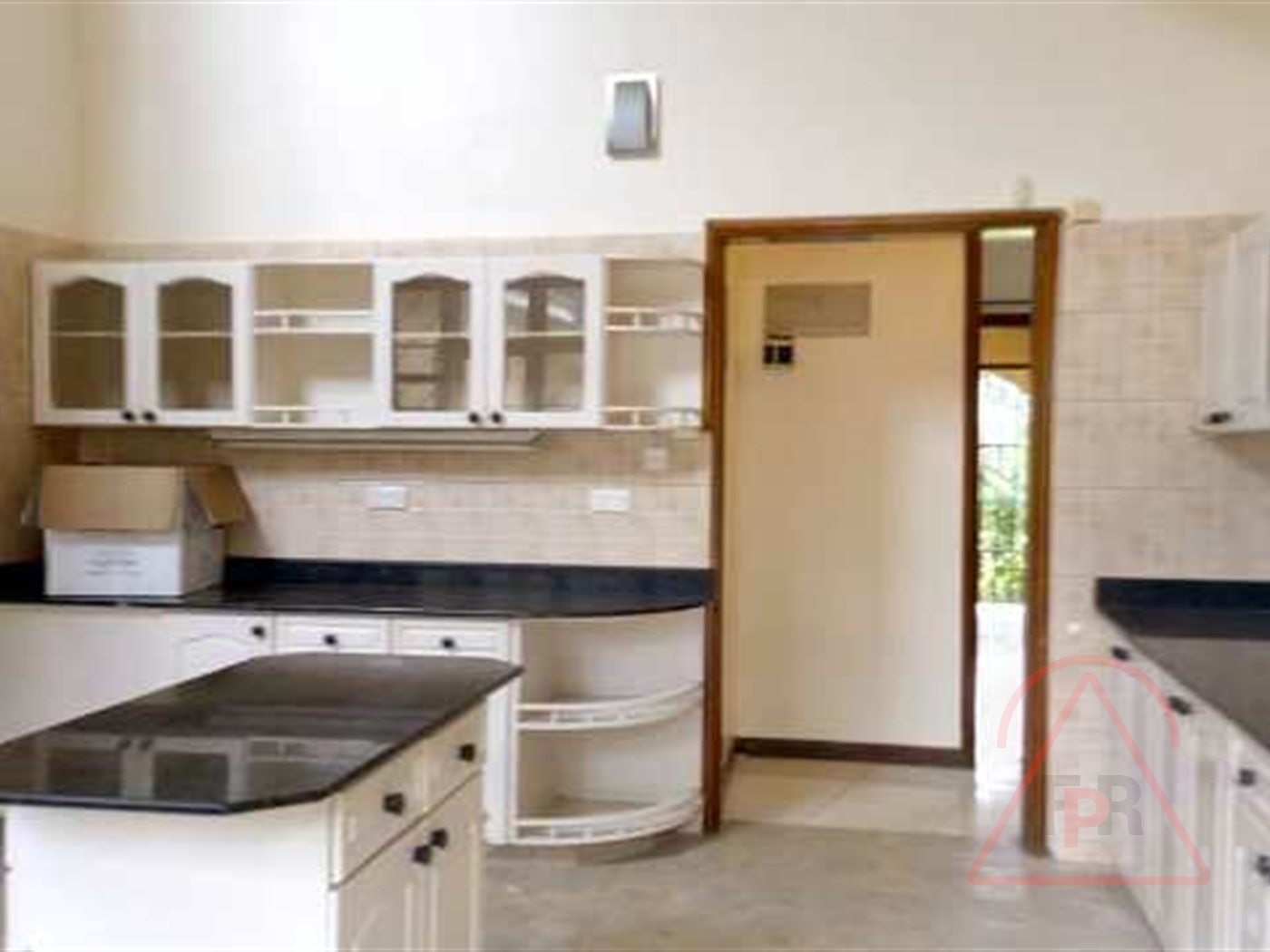 Bungalow for rent in Bugoloobi Kampala