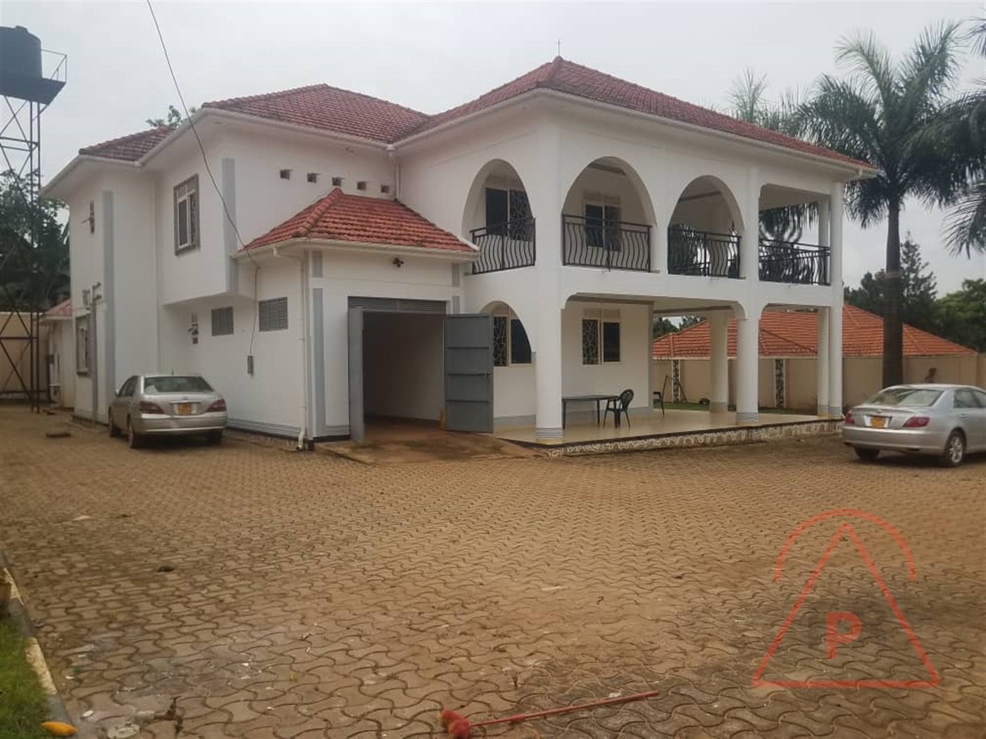 Mansion for sale in Kira Wakiso