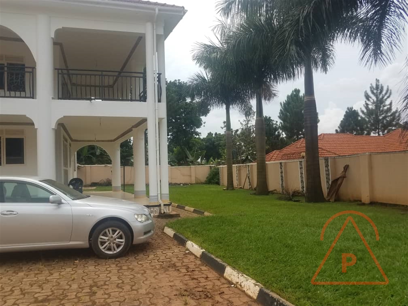 Mansion for sale in Kira Wakiso