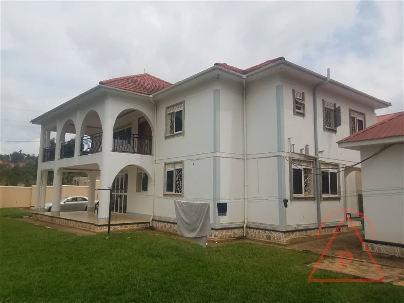 Mansion for sale in Kira Wakiso