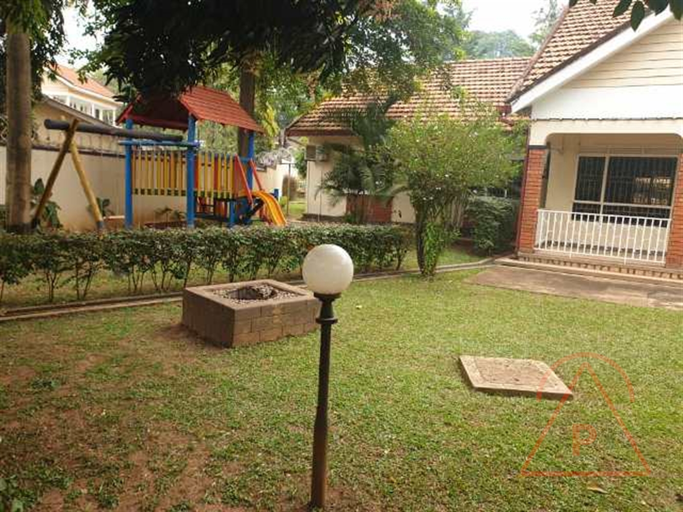 Bungalow for rent in Bugoloobi Kampala