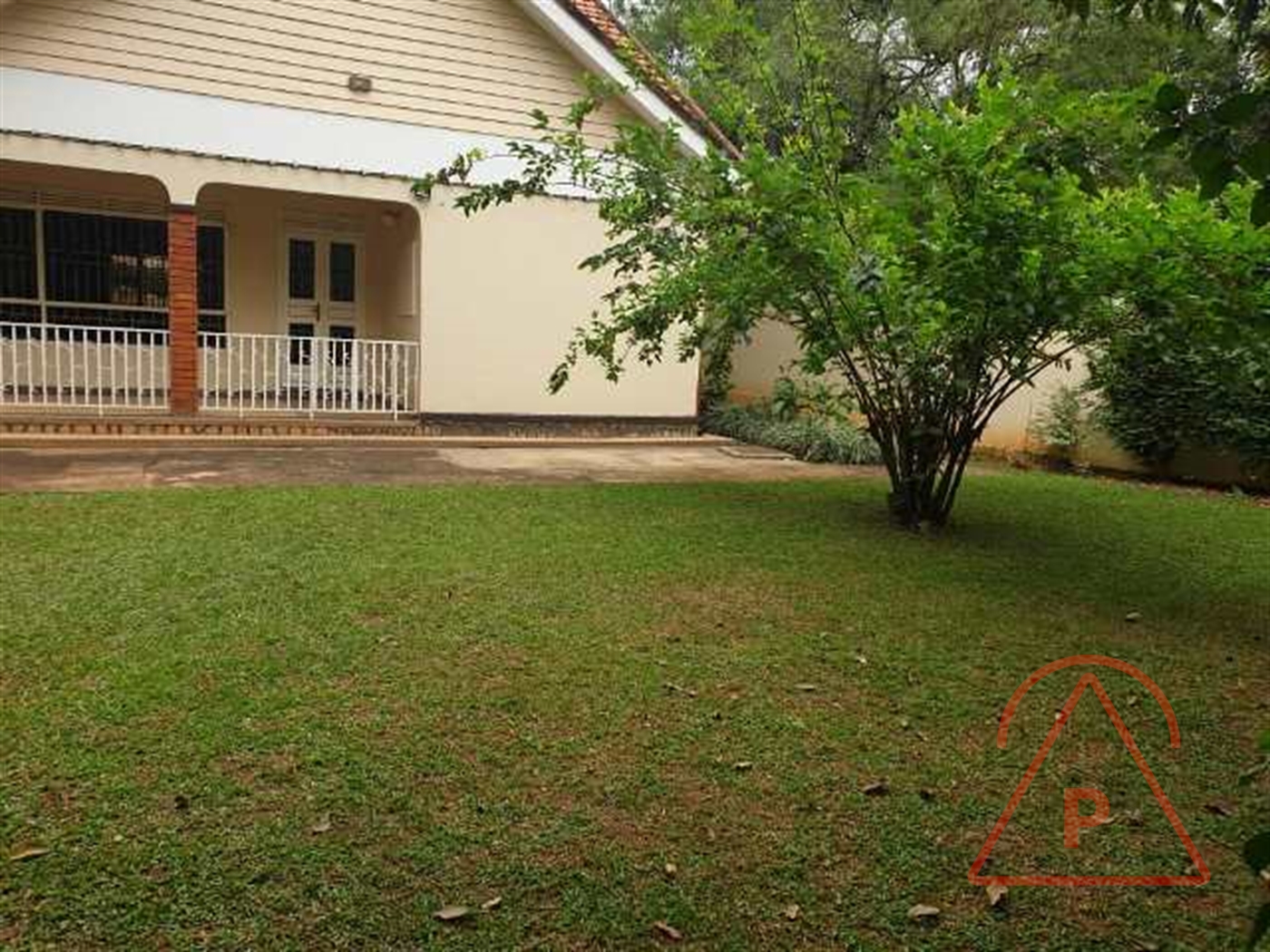 Bungalow for rent in Bugoloobi Kampala