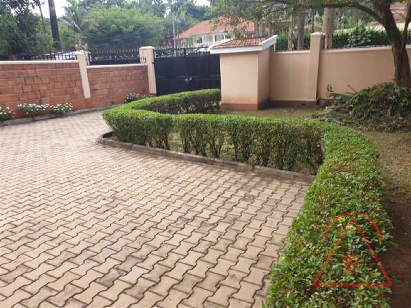 Duplex for rent in Kololo Kampala