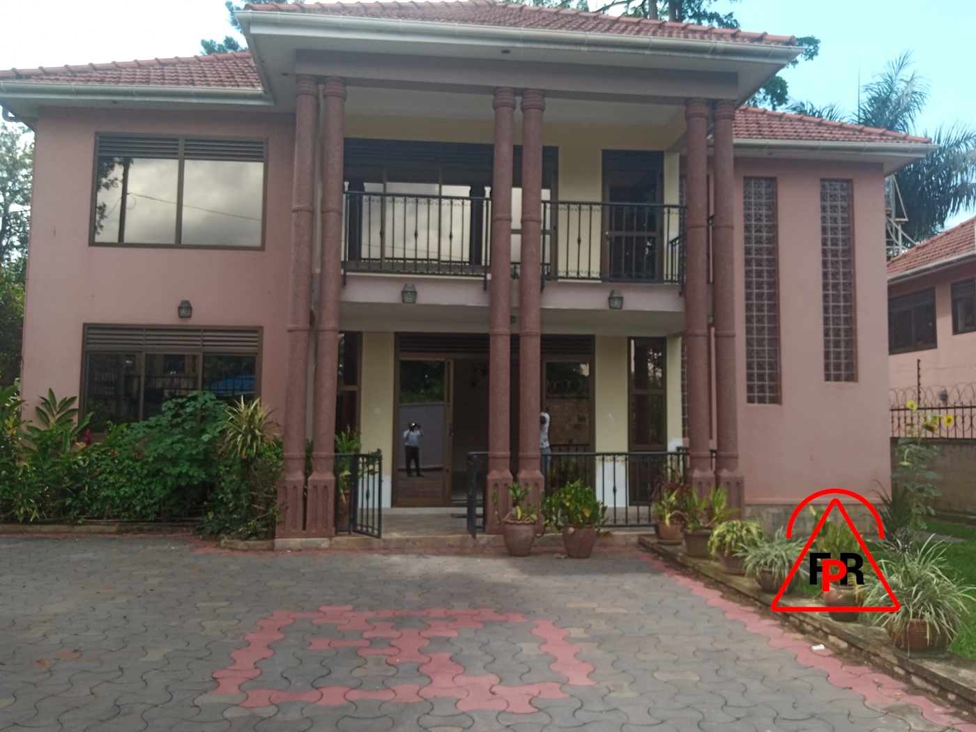 Maisonette for rent in Bugoloobi Kampala