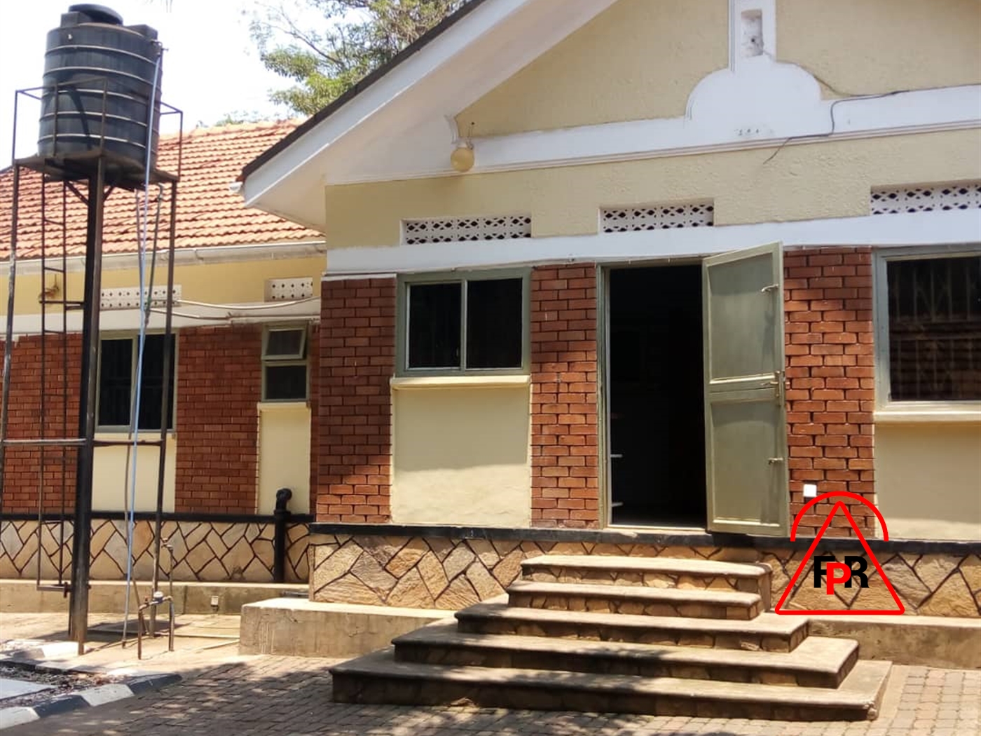 Bungalow for rent in Kololo Kampala