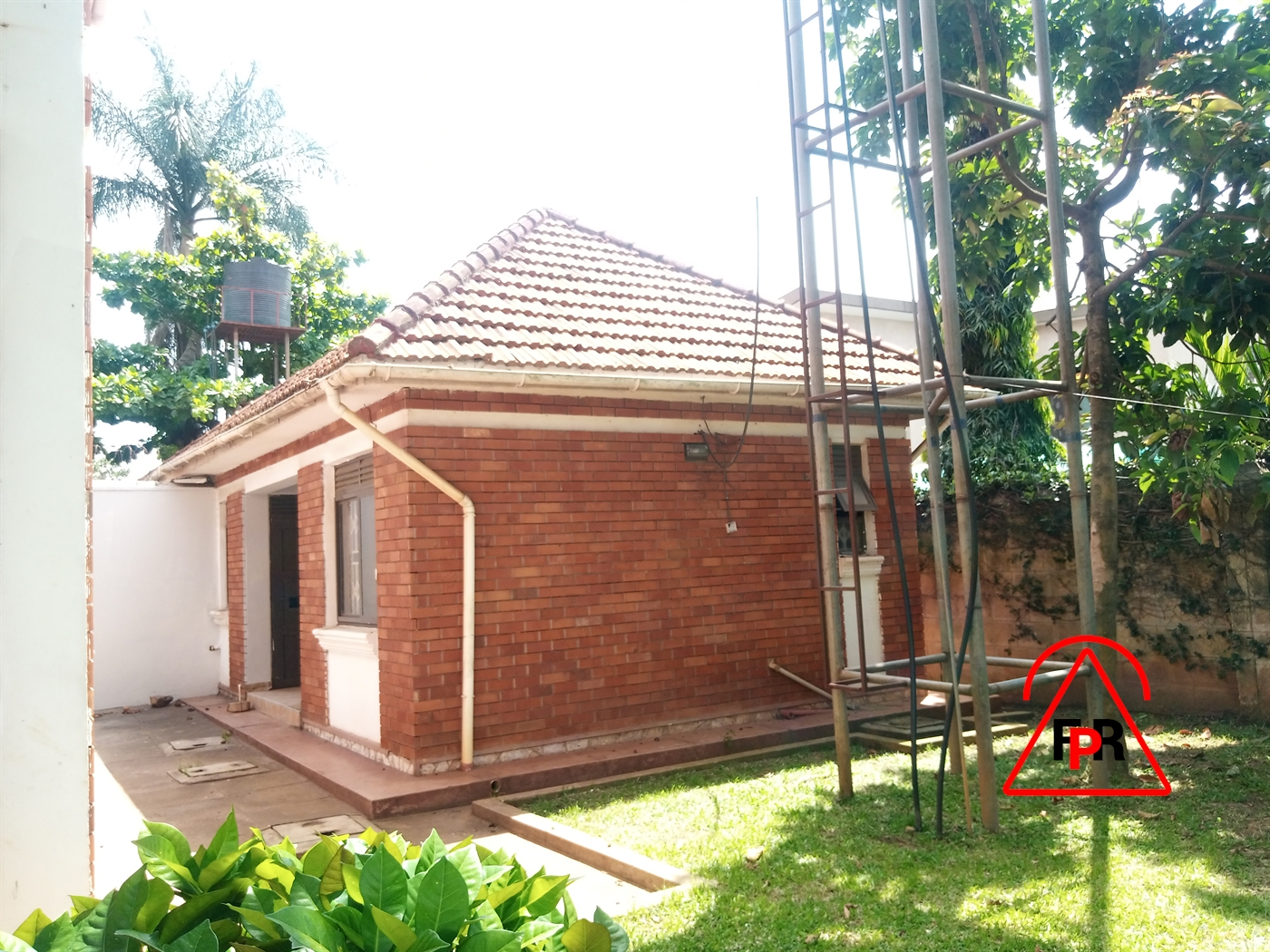 Storeyed house for rent in Bugoloobi Kampala