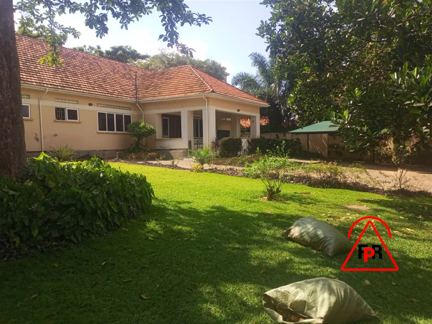 Bungalow for sale in Bugoloobi Kampala