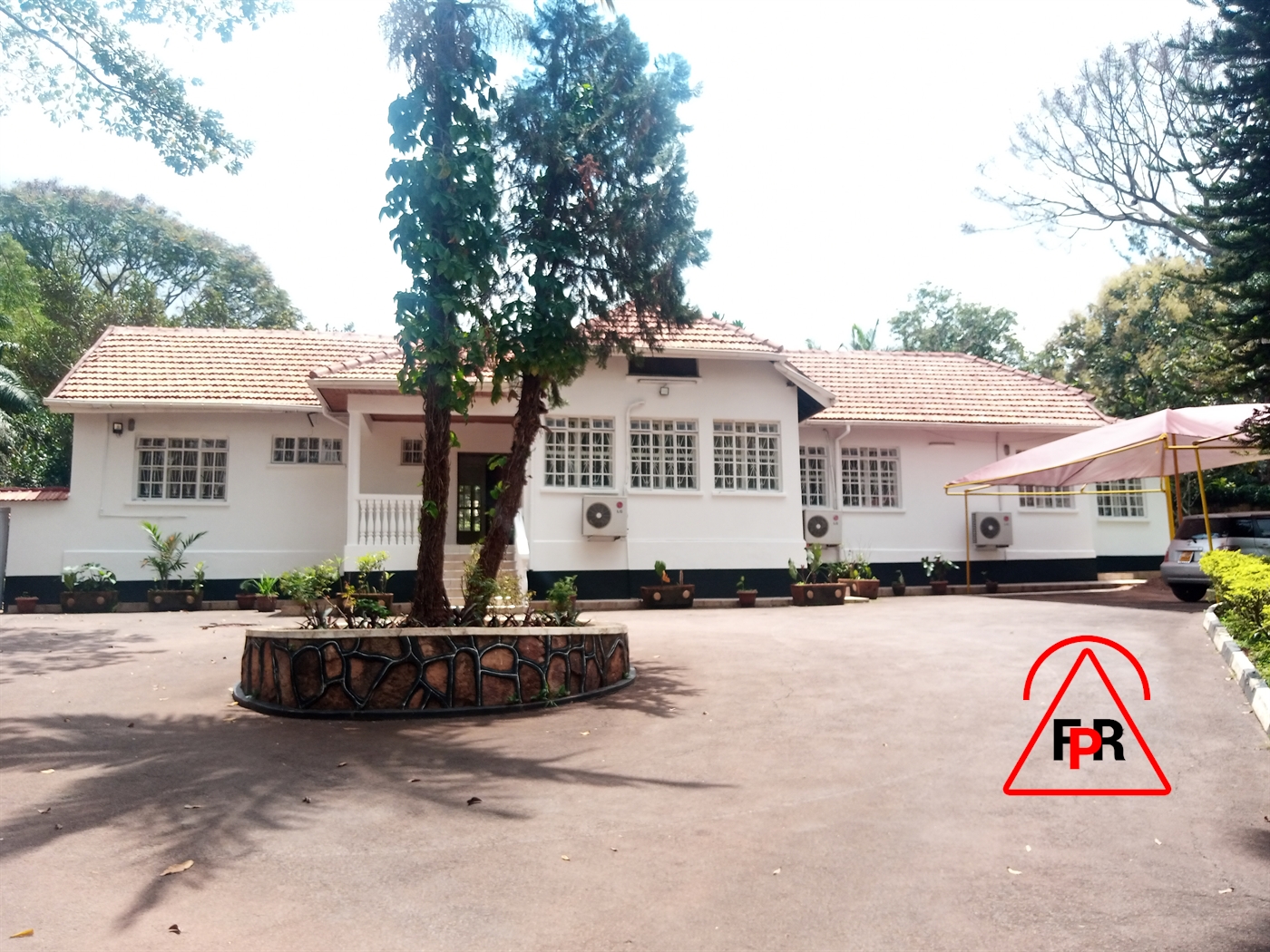 Bungalow for rent in Kololo Kampala