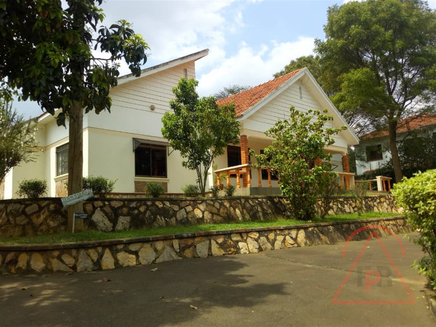 Bungalow for sale in Bugoloobi Kampala