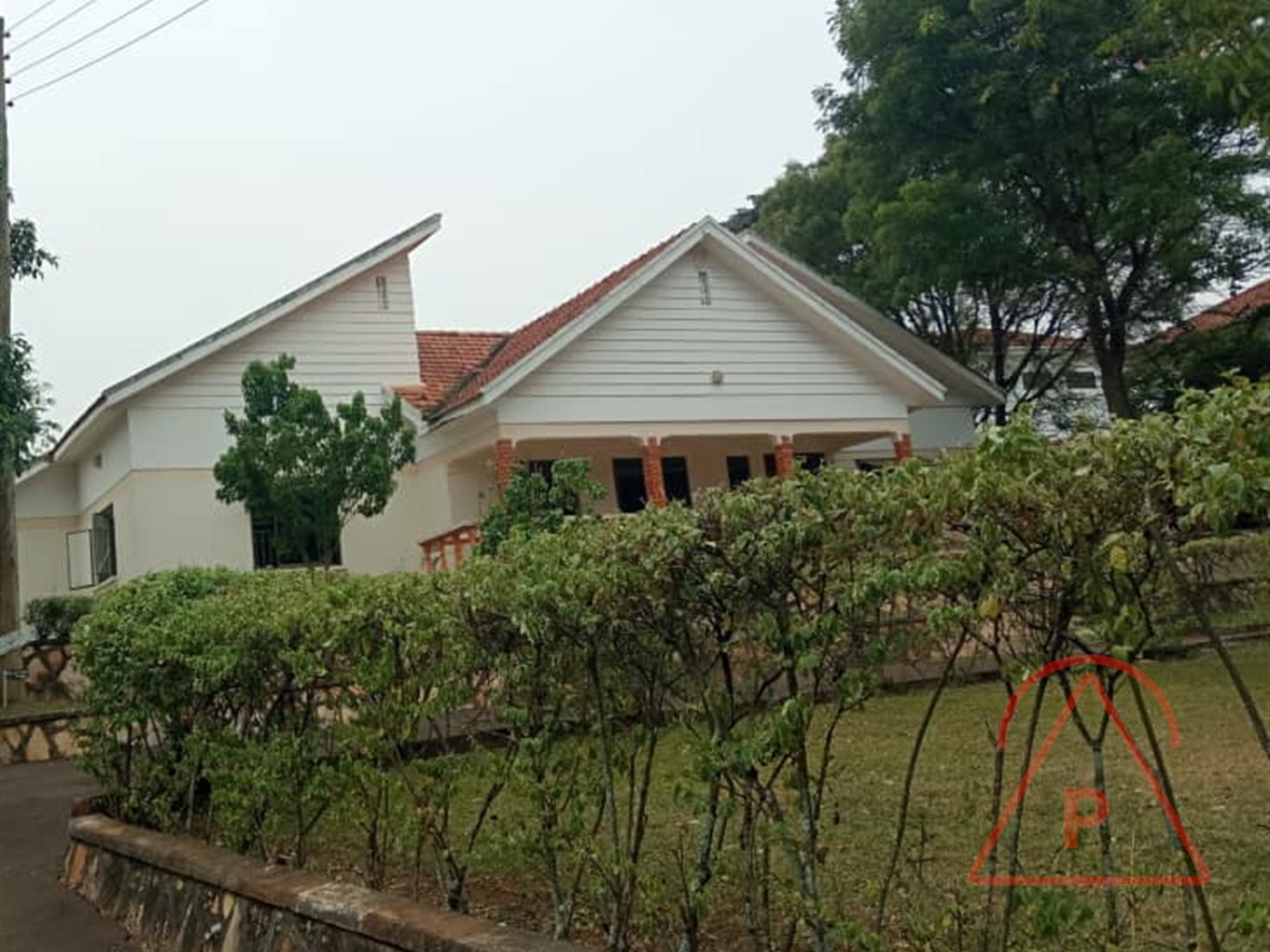 Bungalow for sale in Bugoloobi Kampala