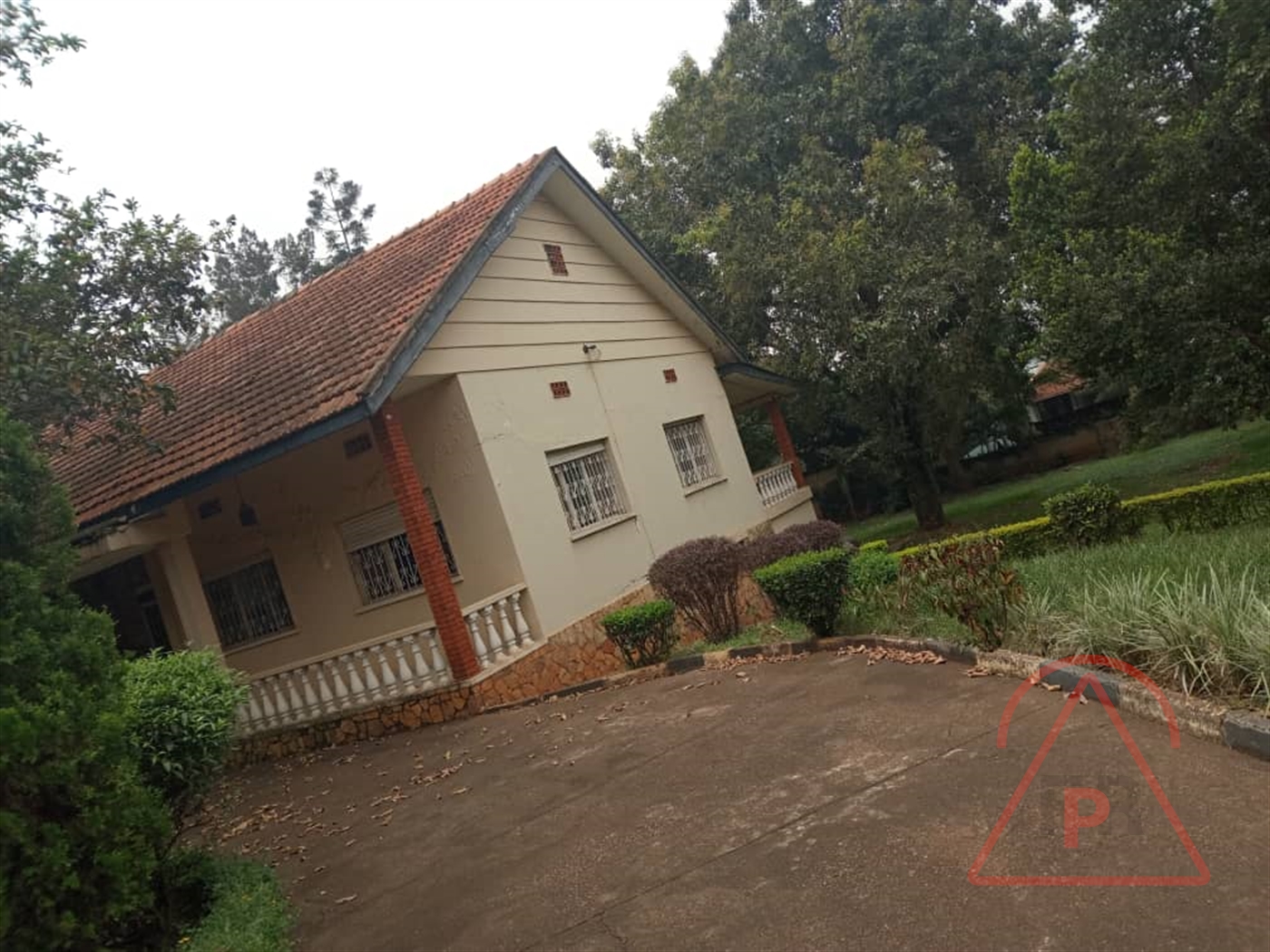 Bungalow for sale in Bugoloobi Kampala