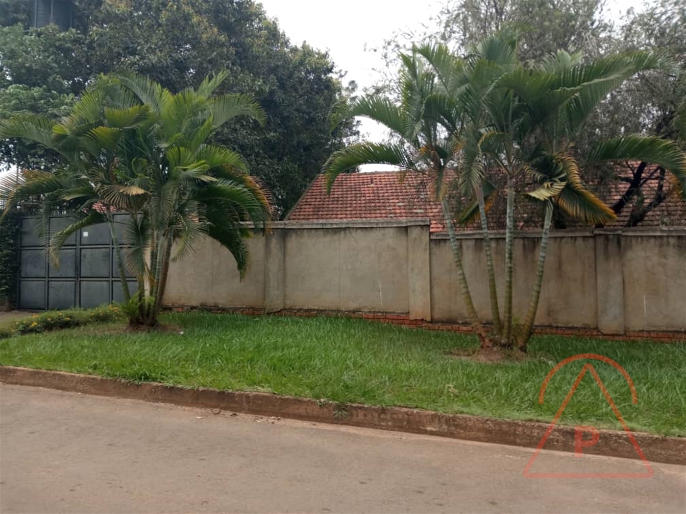 Bungalow for sale in Bugoloobi Kampala