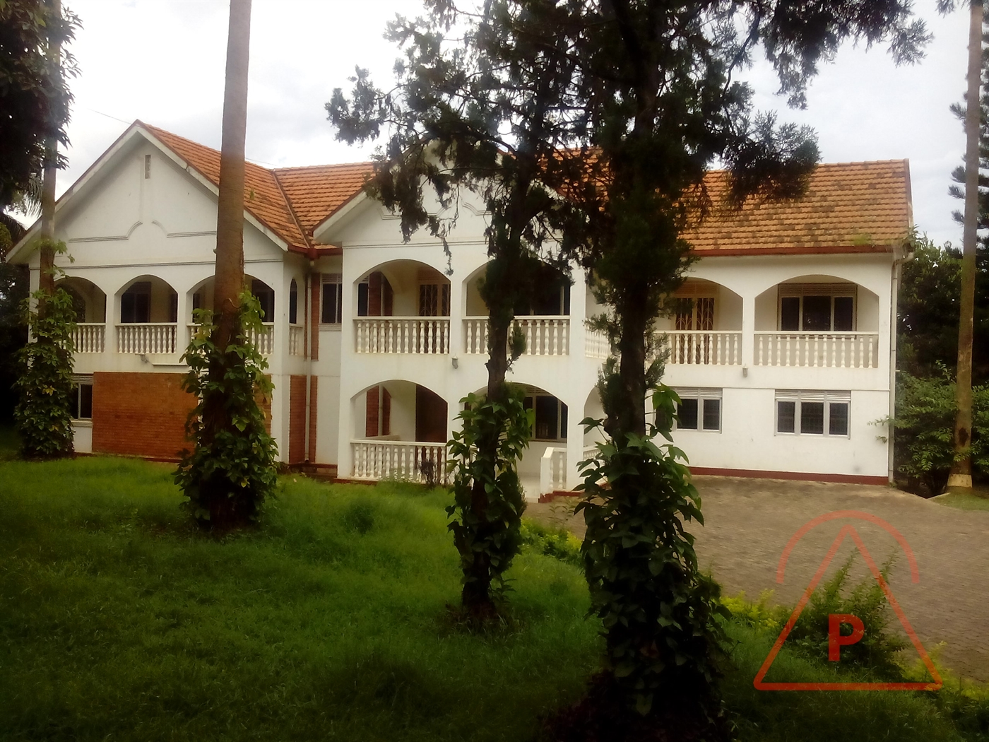 Town House for rent in Kololo Kampala