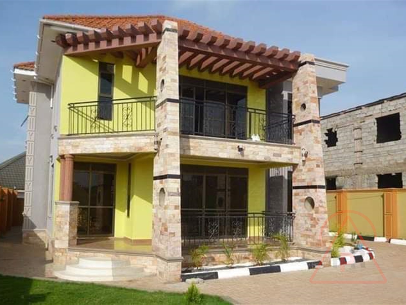 Mansion for sale in Kira Wakiso