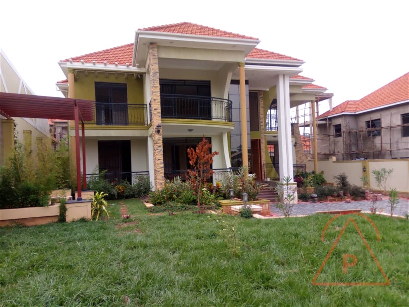 Mansion for sale in Kira Wakiso