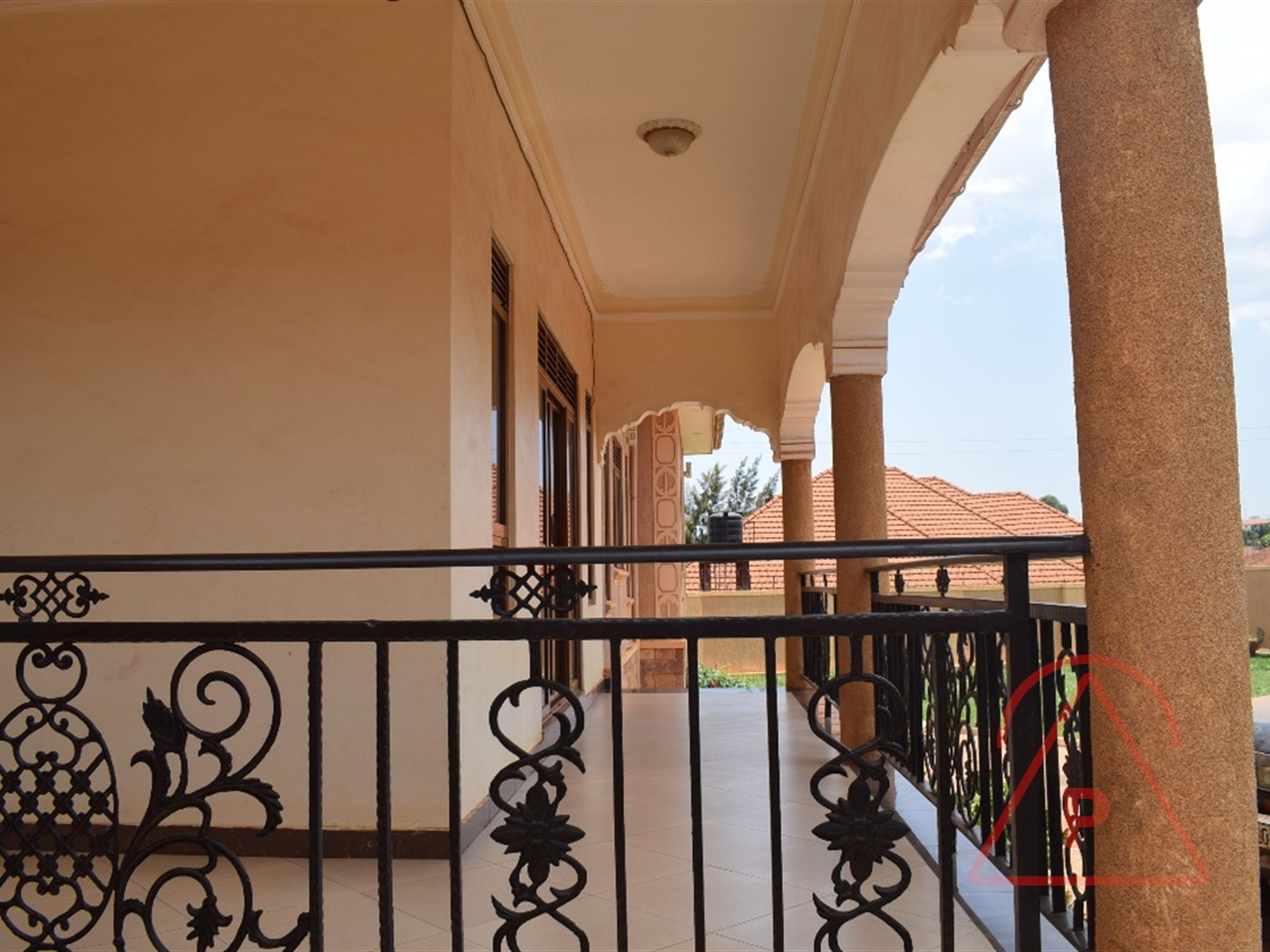 Mansion for sale in Kira Wakiso