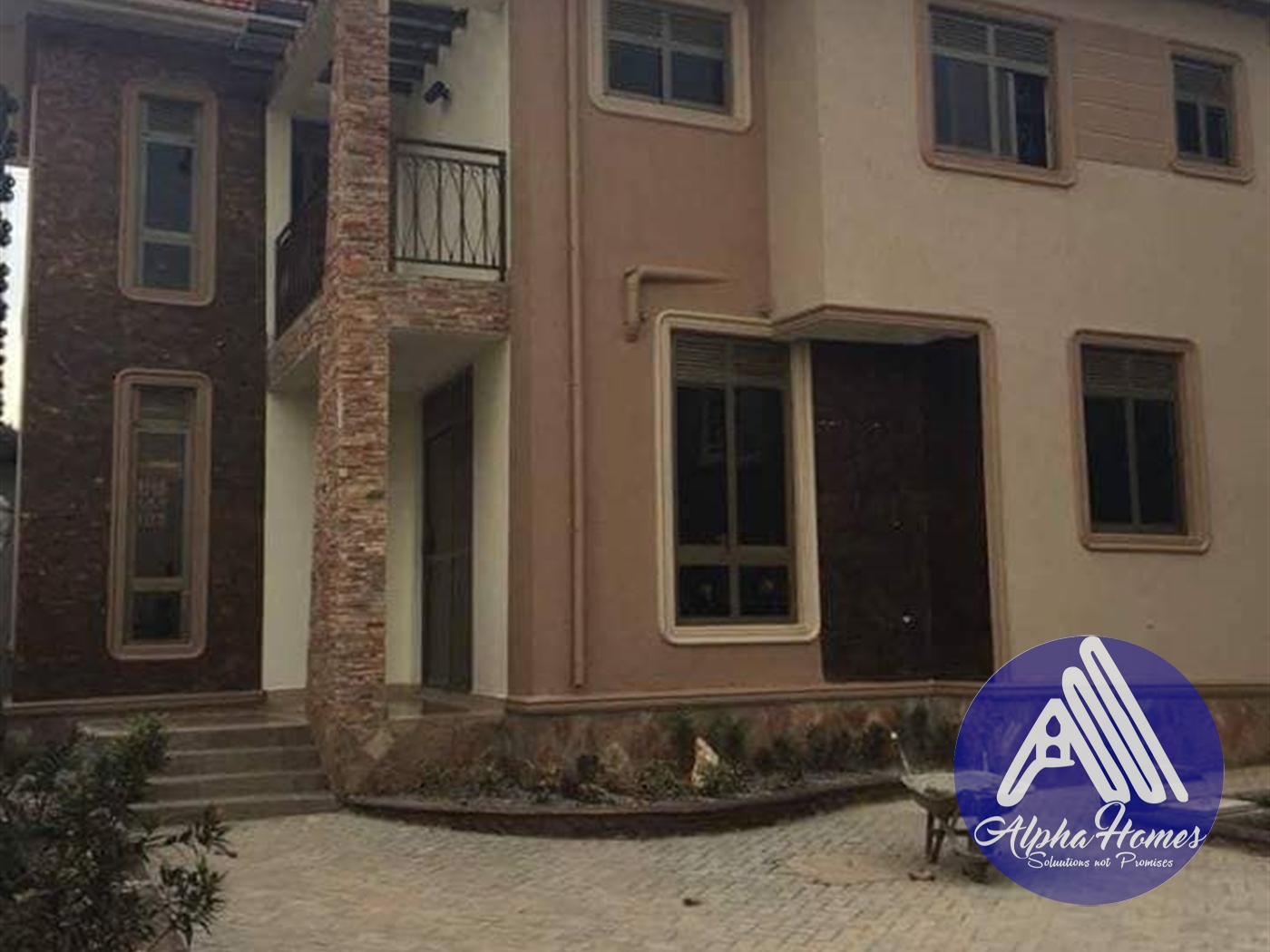 Mansion for sale in Kira Wakiso