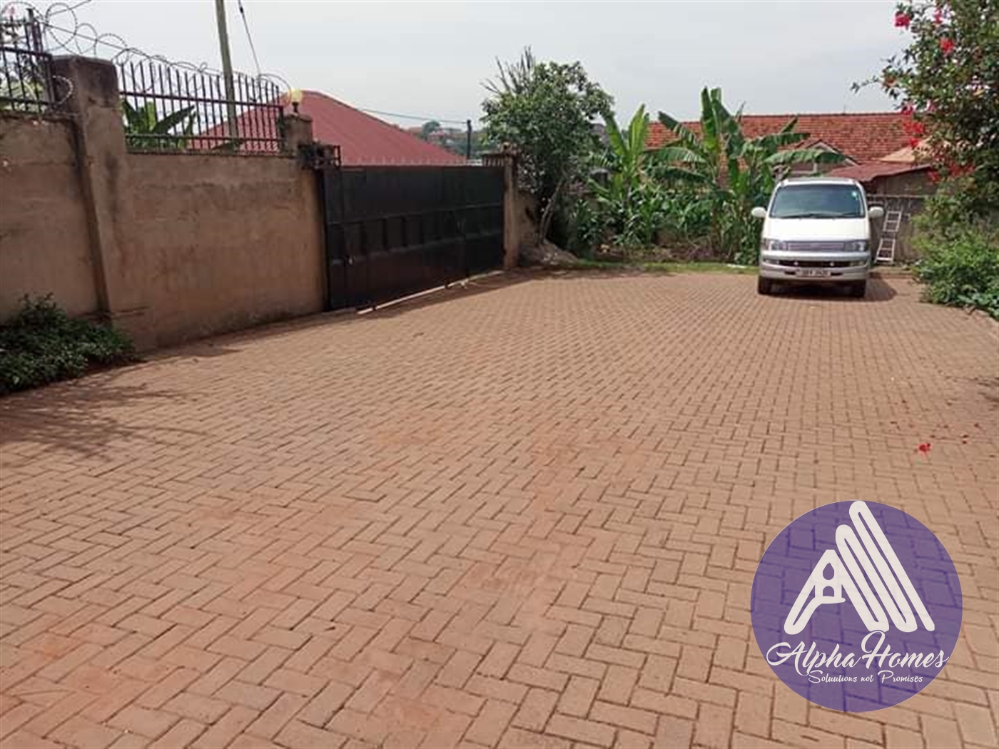 Bungalow for rent in Naalya Kampala