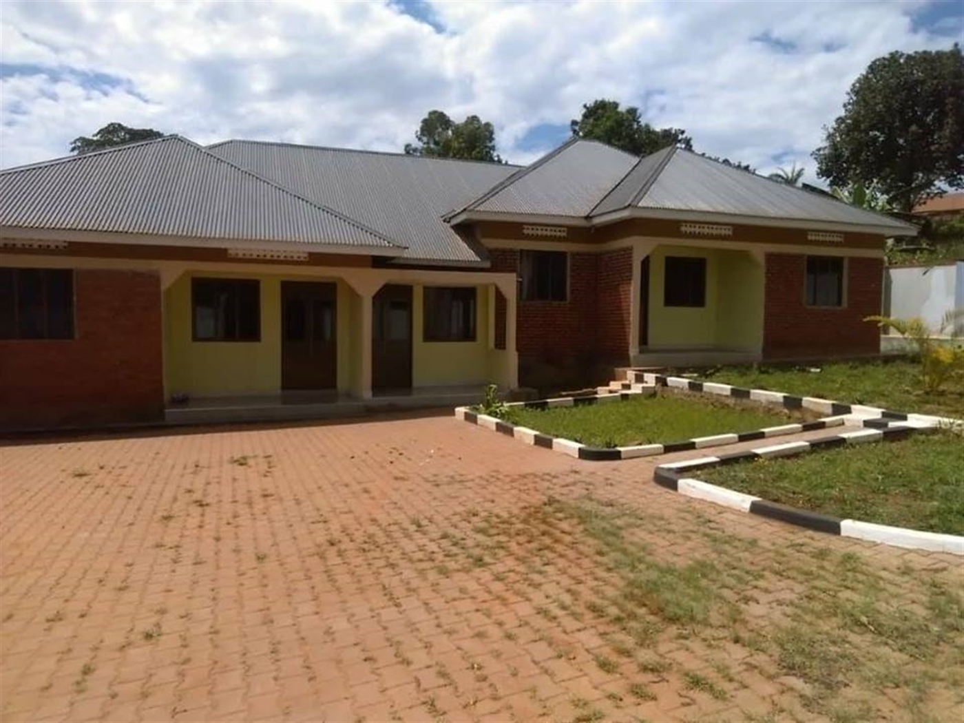 Semi Detached for rent in Kisaasi Kampala