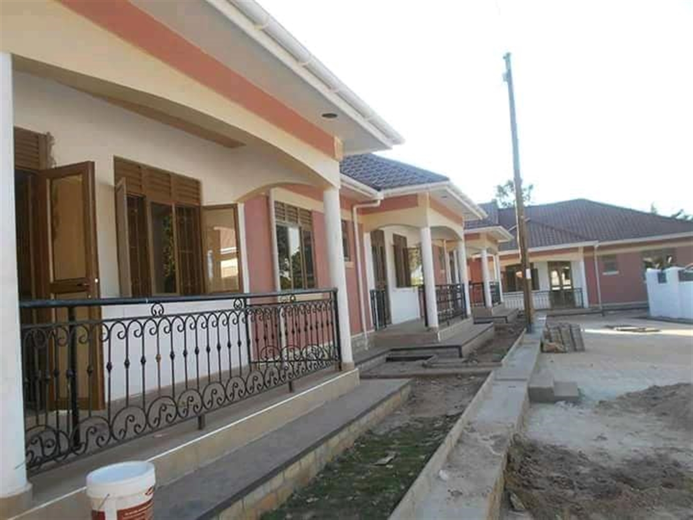 Semi Detached for rent in Bweyogerere Wakiso